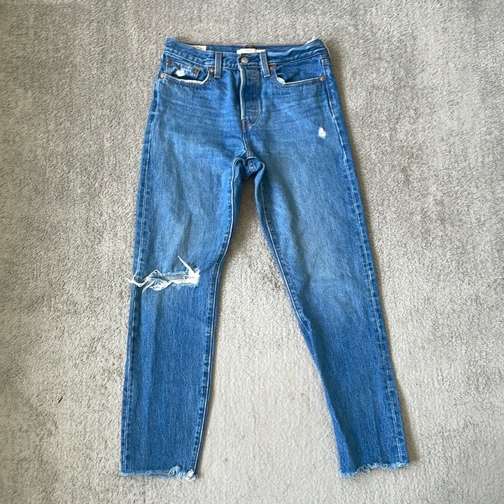 VGC Levi's Wedgie Distressed Jeans - Medium Wash - Size 27